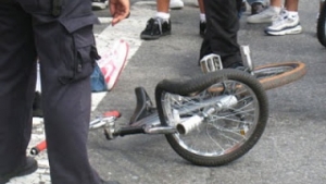 Λάρισα: Ποδήλατο τράκαρε με αυτοκίνητο