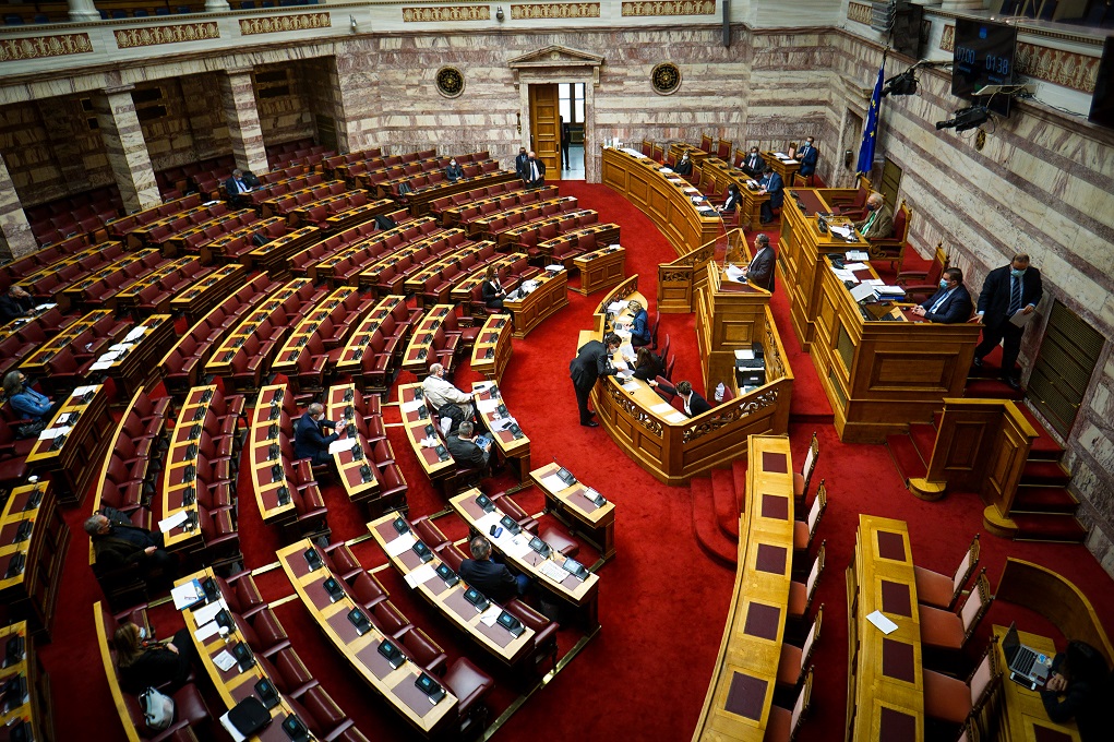 Πολιτική αντιπαράθεση για άσκηση βίας εναντίον φωτορεπόρτερ – Καταγγέλλει επίθεση των ΜΑΤ στη Σ. Σακοράφα το ΜέΡΑ25
