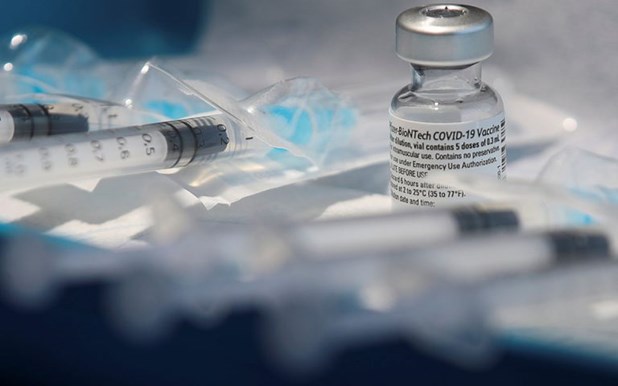 14.851 εμβολιασμοί στο νομό Λάρισας - Ξεμπλόκαρε η πλατφόρμα για τις ηλικίες 75-79