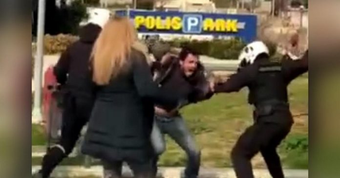 Αστυνομική βία σε πλατείες κατά πολιτών! Ποιοι επιδιώκουν την ένταση; Βίντεο