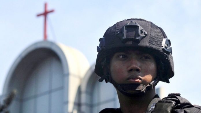 Ινδονησία: 14 τραυματίες από την επίθεση σε καθολική εκκλησία