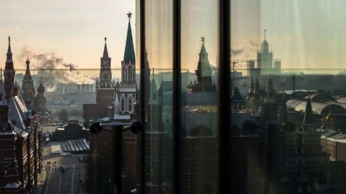 Κρεμλίνο: “Δεν έχουμε ελέγξει ακόμη το τρίτο κύμα του κορονοϊού”