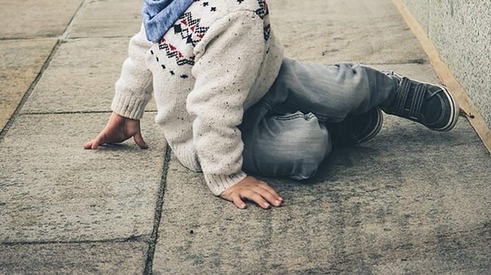 Πώς έγινε το «θαύμα» με το 2χρονο παιδί που έπεσε σε βαρέλι – Οι υπεράνθρωπες προσπάθειες των γιατρών