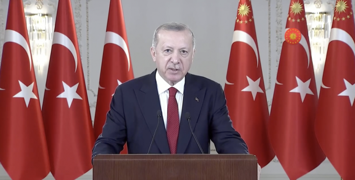 Ο Ερντογάν ανακοίνωσε πιο αυστηρά μέτρα για τον κορονοϊό