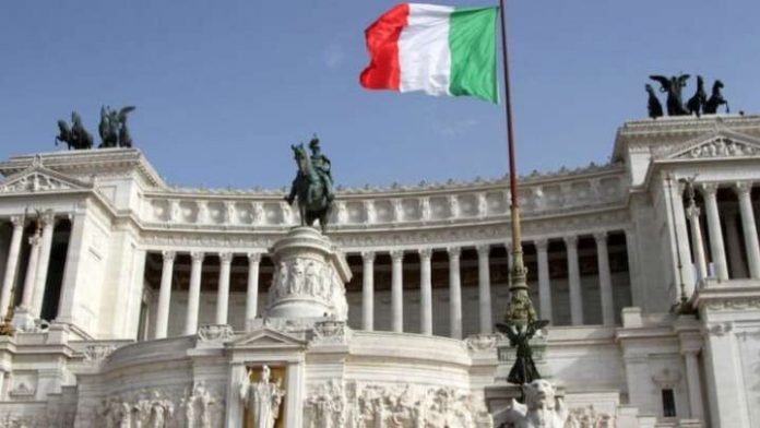 Ιταλία κατασκοπεία: “Οικονομικά προβλήματα” επικαλείται η σύζυγος του κατηγορούμενους αξιωματικού
