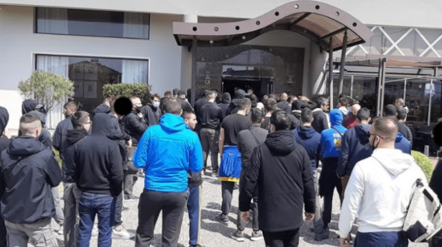 Οπαδοί του Παναιτωλικού στο ξενοδοχείο ενόψει ΑΕΛ