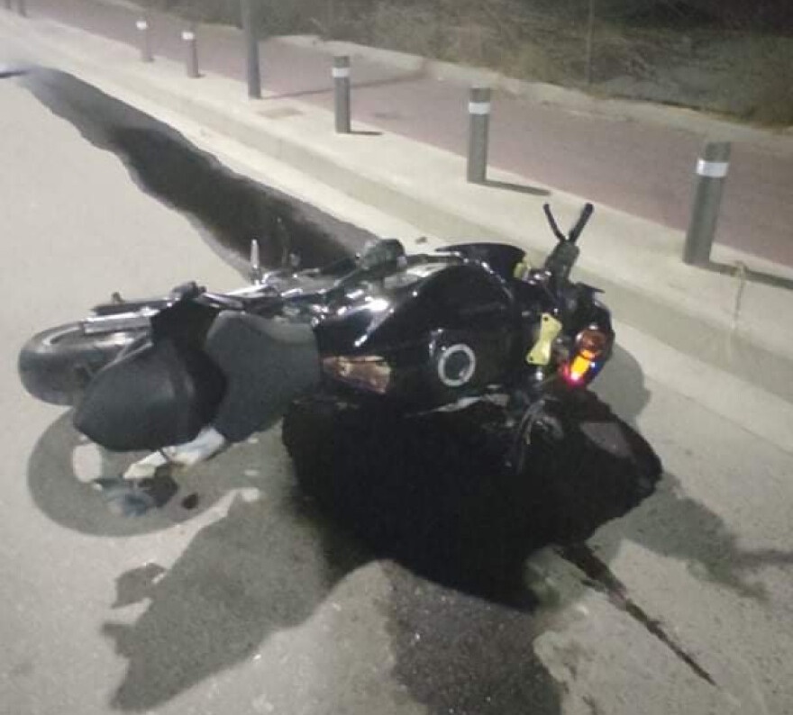 Θρήνος για τα δύο νεκρά αγόρια από το τροχαίο – Χωρίς δίπλωμα ο οδηγός της μηχανής