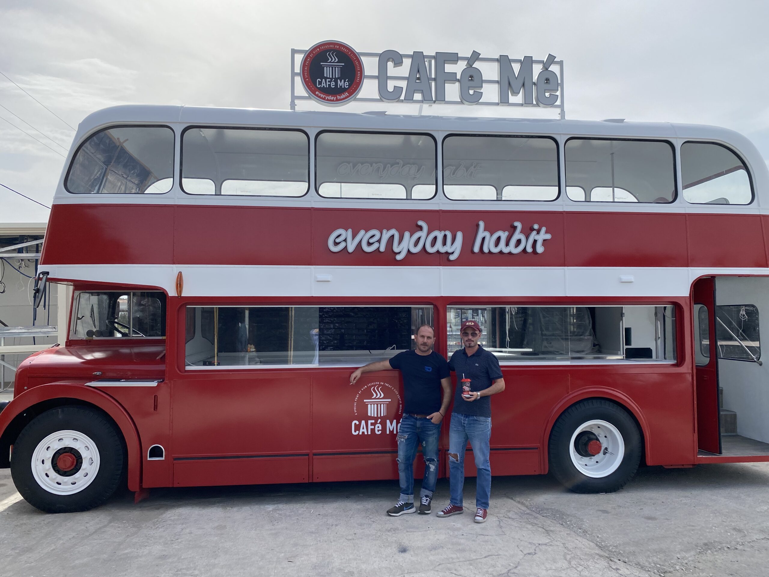 Λάρισα: Red Bus: Η νέα 2όροφη καντίνα των CAFe Me