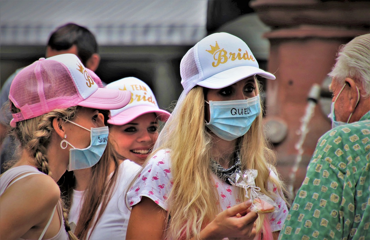 Κορονοϊός: Σταδιακή επιστροφή στην κανονικότητα - Τι θα γίνει με τους ανεμβολίαστους, τι αλλάζει με τους τουρίστες