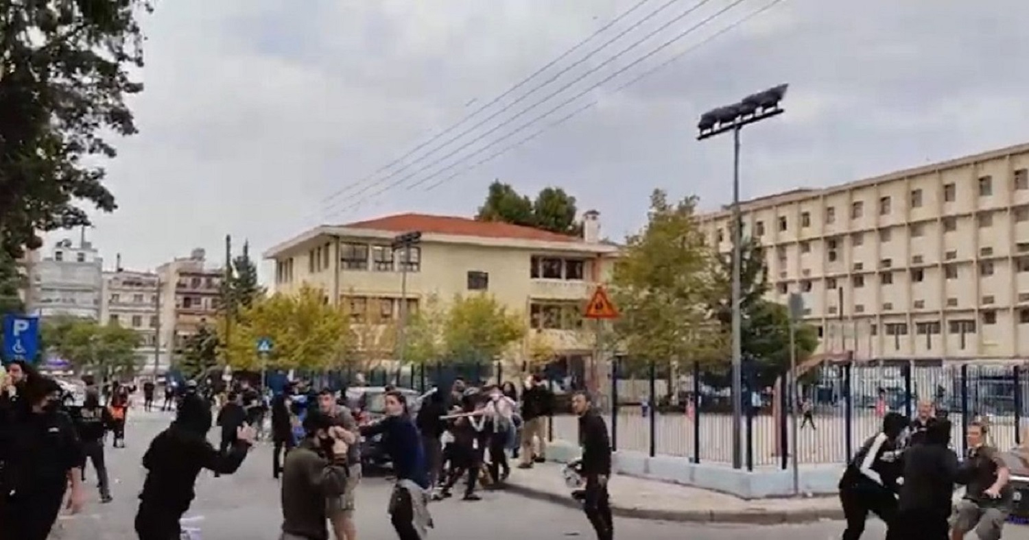 Σταυρούπολη: Νέα επεισόδια στο ΕΠΑΛ- Συλλαλητήριο διαμαρτυρίας των φοιτητών στις 18:30 για τα χθεσινά έκτροπα που προκάλεσαν εξωσχολικοί ακροδεξιοί (video)