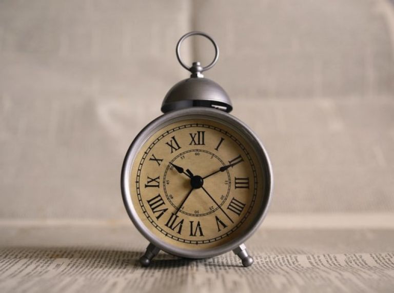 Αλλαγή ώρας – Πότε θα γυρίσουμε τα ρολόγια – Θα καταργηθεί ή  όχι;