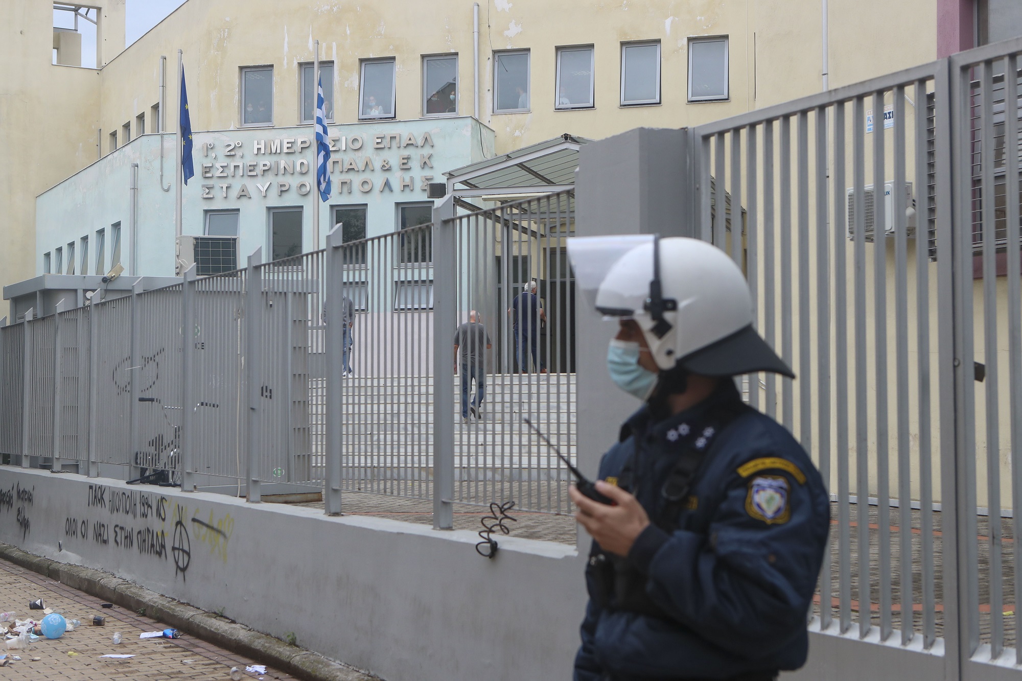 ΕΠΑΛ Σταυρούπολης: Τρίτη ημέρα αστυνομικής παρουσίας στους πέριξ δρόμους του σχολικού συγκροτήματος (video)