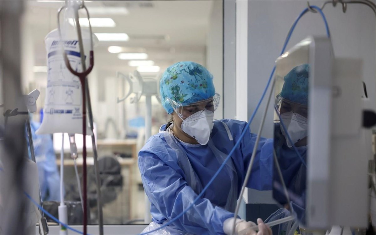 Κορονοϊός: Τρεις στους τέσσερις πρώην ασθενείς σε ΜΕΘ έχουν συμπτώματα έναν χρόνο μετά το εξιτήριο – Νέα έρευνα