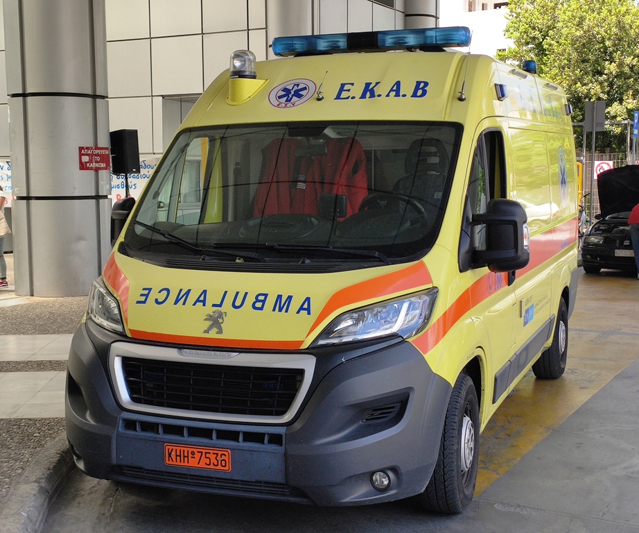 Τροχαίο ατύχημα στη Λάρισα - Μια γυναίκα στο νοσοκομείο
