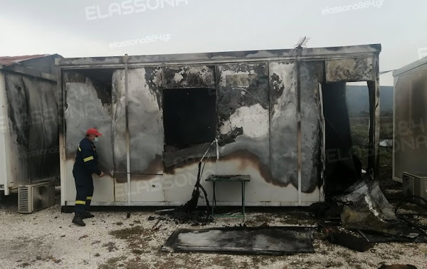 Φωτιά στον οικισμό σεισμοπλήκτων στο Μεσοχώρι Ελασσόνας