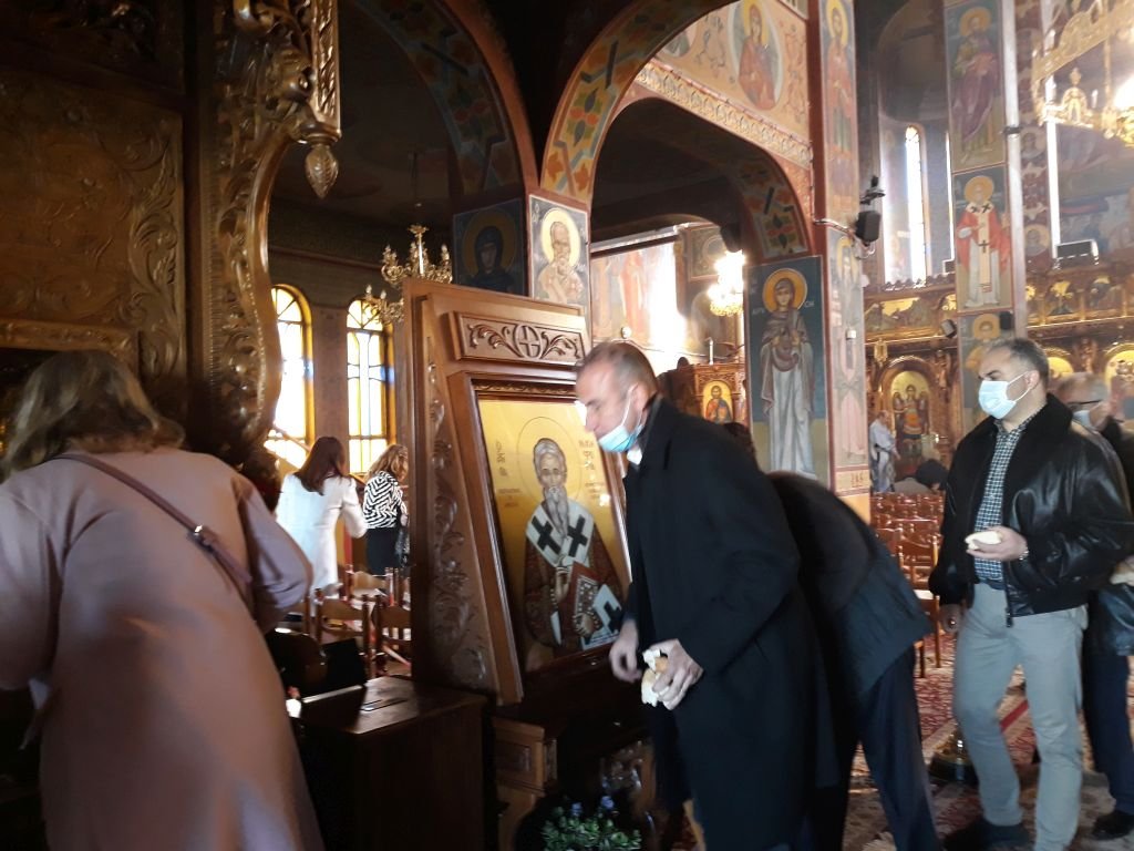 ΛΑΡΙΣΑ: Μάσκες και αποστάσεις στους ιερούς ναούς χωρίς όμως ελέγχους πιστοποιητικών