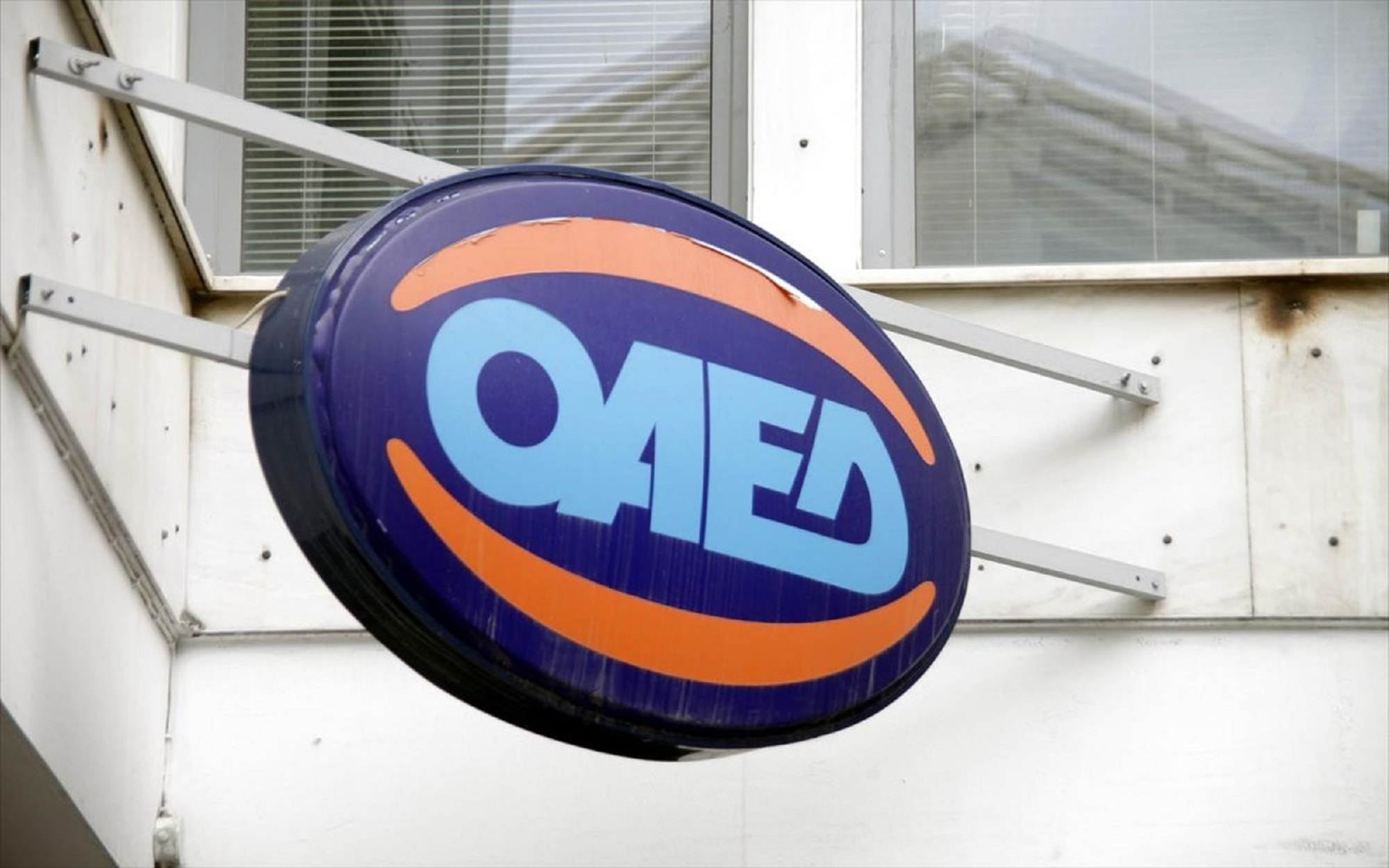 ΟΑΕΔ: Έρχονται νέα προγράμματα με μισθό πάνω από 900 ευρώ