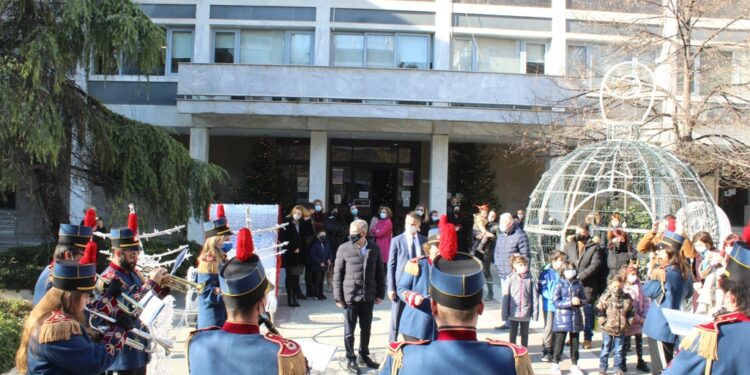Μοίρασε δώρα, άκουσε ευχές και κάλαντα ο Περιφερειάρχης Θεσσαλίας Κώστας Αγοραστός
