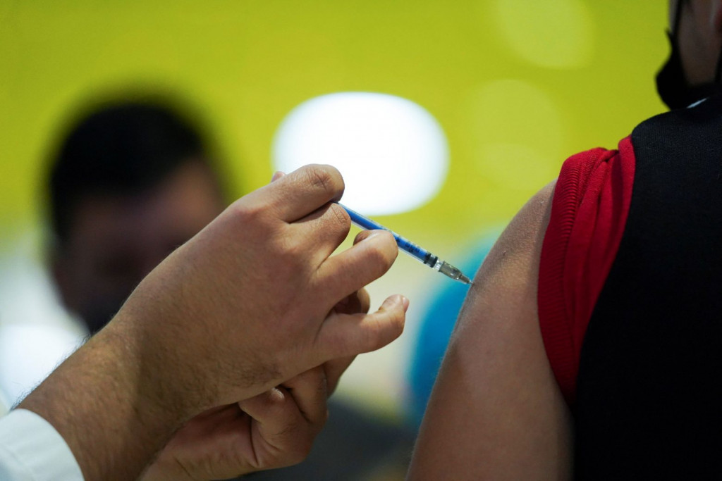 Εμβόλιο – Πόσες ενισχυτικές δόσεις θα χρειαστούμε τελικά