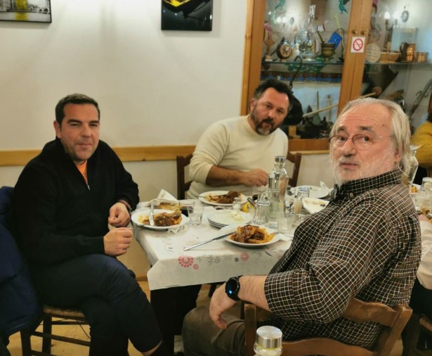 Δείπνο του Αλέξη Τσίπρα στη Μεσοχώρα (φώτο)