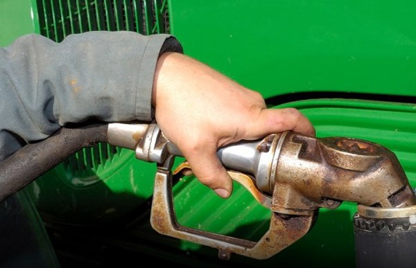 Επιστροφή ΕΦΚ πετρελαίου: Φιλοδώρημα που θα δοθεί αργά και μόνο σε κατ' επάγγελμα