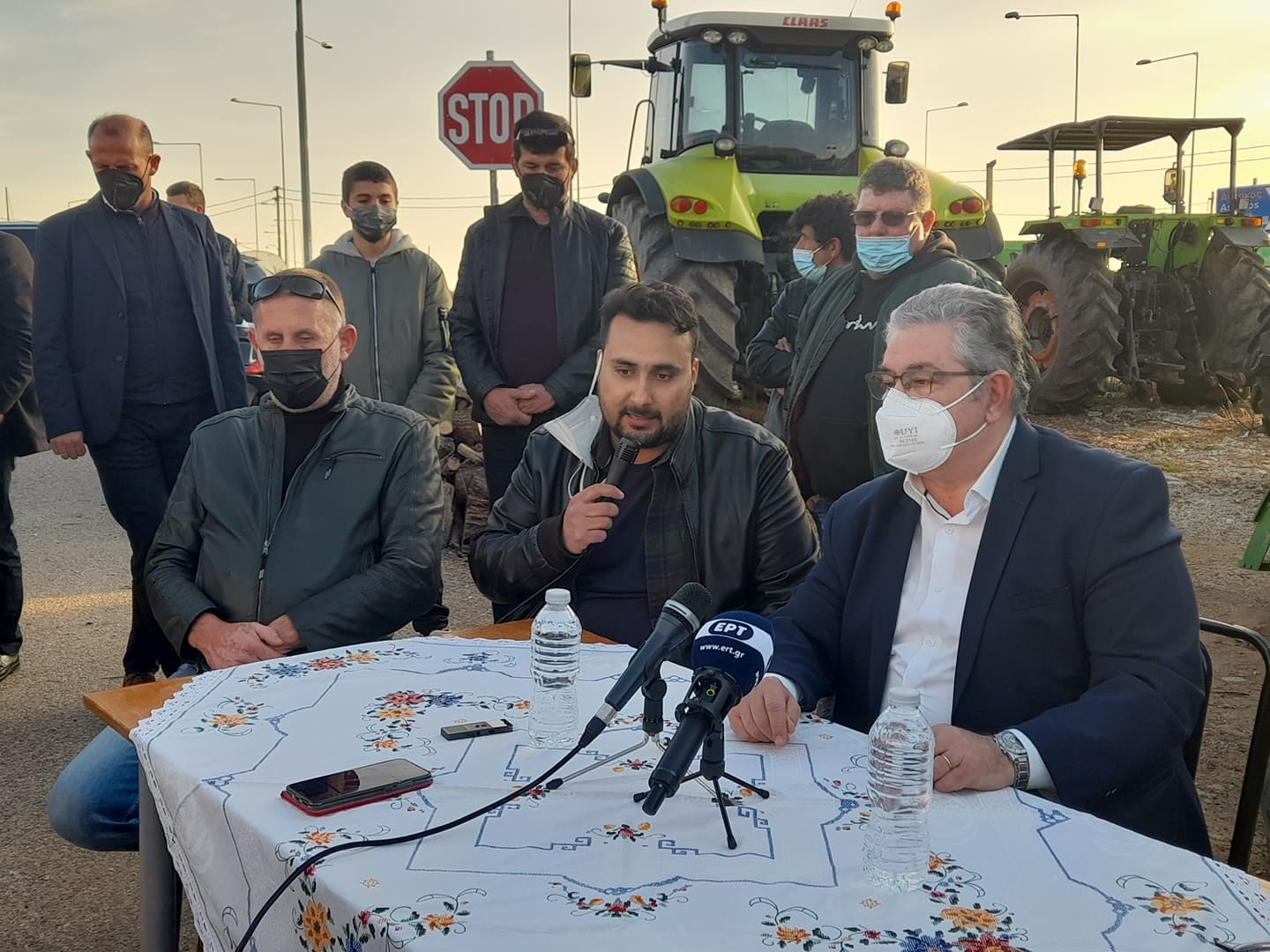 Στο μπλόκο αγροτών Χαλικίου ο Δημήτρης Κουτσούμπας