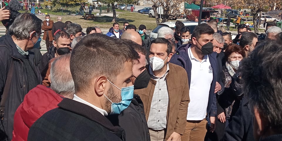 Στο δημαρχείο της Νίκαιας ο Αλέξης Τσίπρας με αγρότες- κατήγγειλε τον αποκλεισμό τους από τα κεντρικά ΜΜΕ (ΦΩΤΟ)