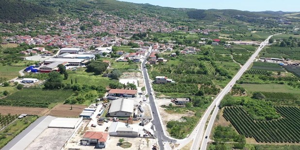 Eργα ανάπλασης στα παράλια της Αγιάς – Νέα πεζοδρόμια και ποδηλατόδρομοι