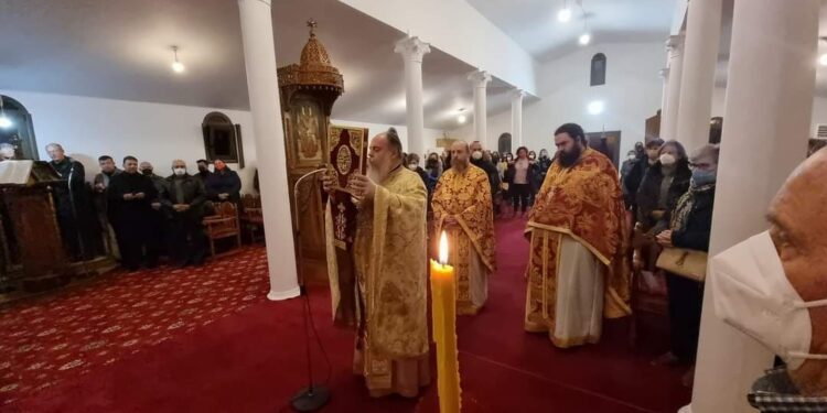 Ένας χρόνος μετά: Συγκίνηση στην αγρυπνία για τους σεισμούς του περσινού Μαρτίου στον Ι.Ν. Αγίου Τρύφωνος στο Δαμάσι (ΒΙΝΤΕΟ – ΦΩΤΟ)