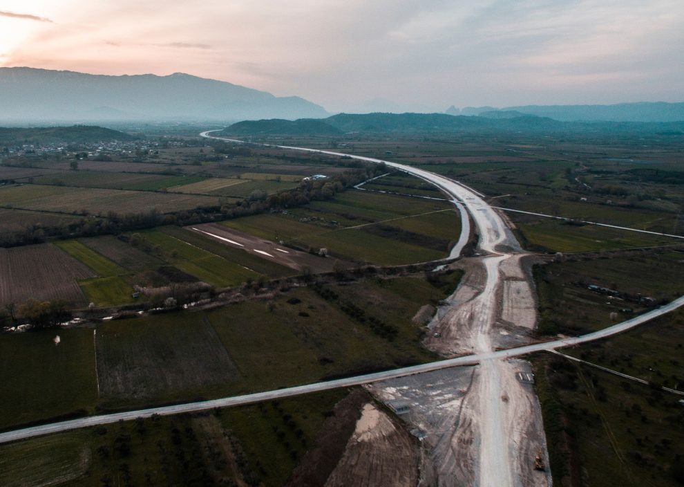 Εντυπωσιακές εικόνες drone από τα έργα του Ε-65 στα Τρίκαλα (video)