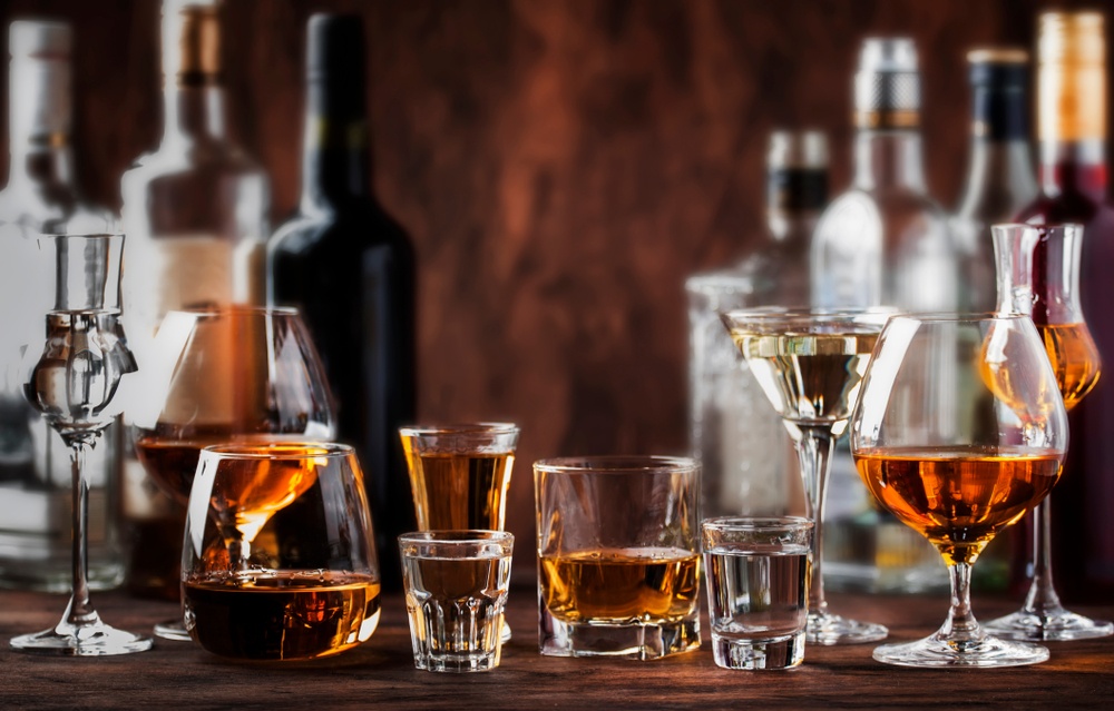 Αλκοόλ: Πόσα χρόνια ζωής «κόβει» κάθε ποτήρι