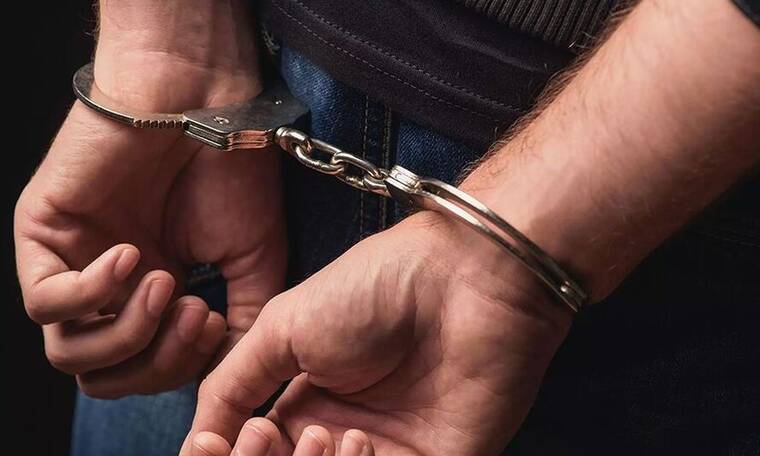 Αστυνομικός της Αντιτρομοκρατικής συνελήφθη πριν συναντήσει 13χρονη για σεξ