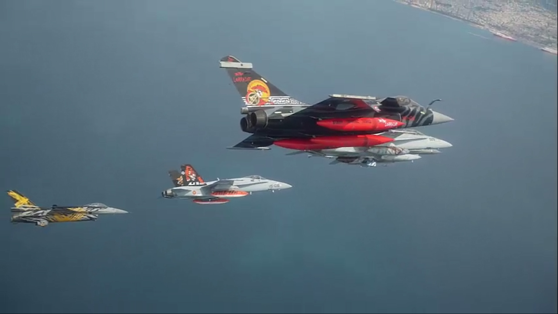 Άσκηση Tiger Meet 2022 : Μαχητικά αεροσκάση σε σχηματισμό πέταξαν πάνω από την Ακρόπολη (video)