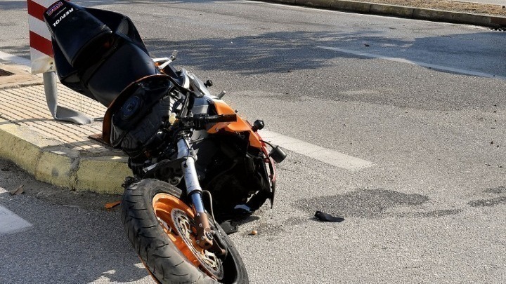 Λάρισα: Τροχαίο με βαν και δίκυκλο – Στο ΓΝΛ ο μοτοσικλετιστής
