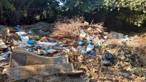 Παράνομες χωματερές στα παράλια του Δ. Αγιάς – Περιβαλλοντικό έγκλημα καταγγέλλουν οι κάτοικοι (ΦΩΤΟ)