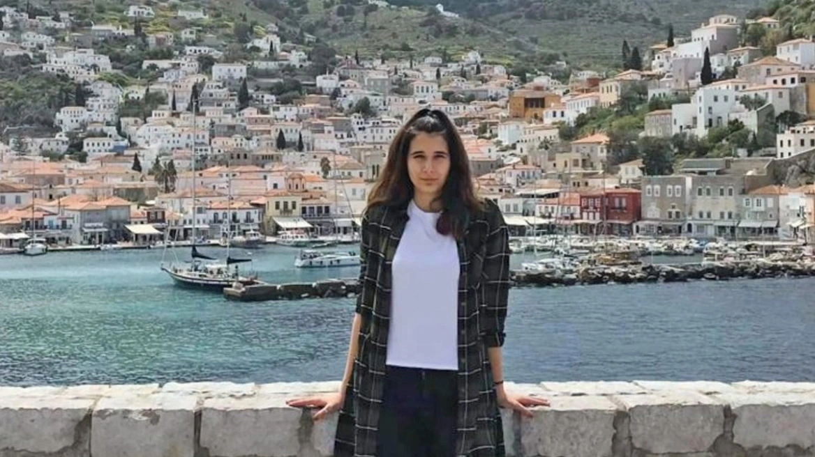 Πολεμικό Ναυτικό: Θρίλερ ο ξαφνικός θάνατος της 19χρονης Θάλειας – Εφαγε σε αλυσίδα fast food στην Τυνησία