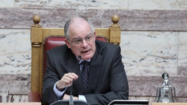 Απίστευτο: Εβγαζαν σέλφι κι έκαναν στόρι μέσα στη Βουλή