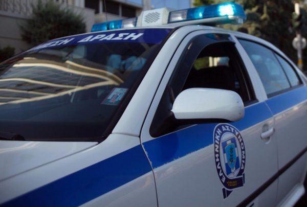 Αυτοκίνητο συγκρούστηκε με μηχανάκι στην Λάρισα - Ένας τραυματίας