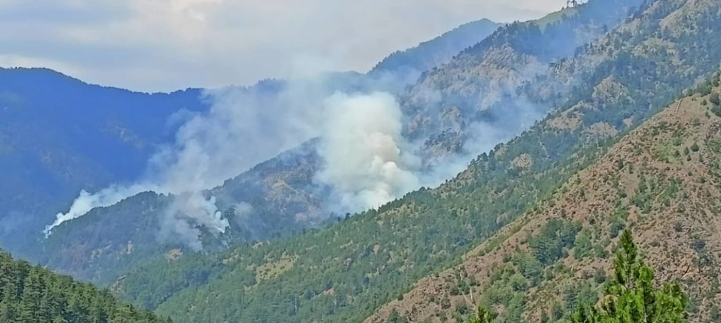 Γρεβενά: Συνεχίζει να καίει η φωτιά στη Βάλια Κάλντα για 12η ημέρα