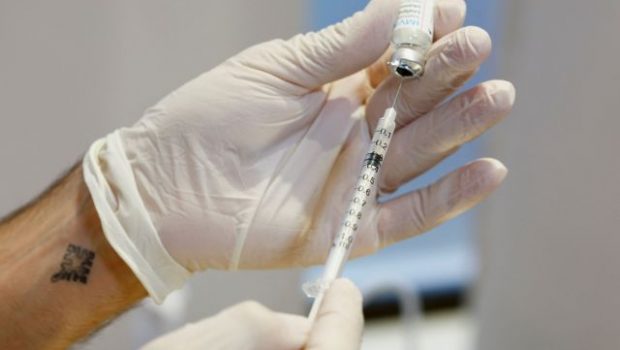 Βασιλακόπουλος: Ετοιμάζονται εμβόλια σε μορφή σπρέι που θα εμποδίζουν τη μετάδοση του κοροναϊού