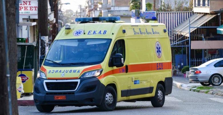 Ένα παιδί και δύο ενήλικες τραυματίστηκαν σε τροχαίο έξω από την Λάρισα