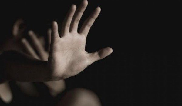 Κρήτη: Στα δικαστήρια ο 46χρονος που κατηγορείται ότι βίασε την 13χρονη κόρη της συντρόφου του