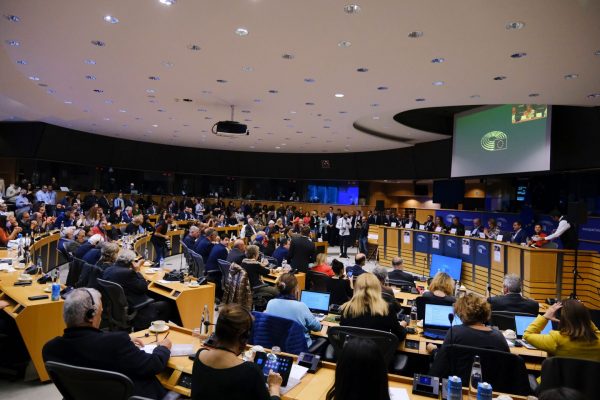 Μανώλης Γλέζος: Το Ευρωκοινοβούλιο υποκλίθηκε στον οικουμενικό αντιφασίστα