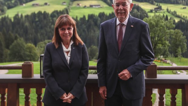 Συγχαρητήρια Σακελλαροπούλου στον Αυστριακό πρόεδρο για την επανεκλογή του