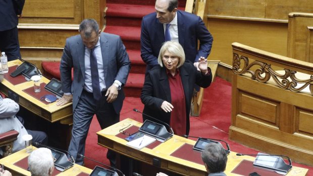 Βουλή: Το ατύχημα της Βούλτεψη και το σχόλιο του Τσίπρα