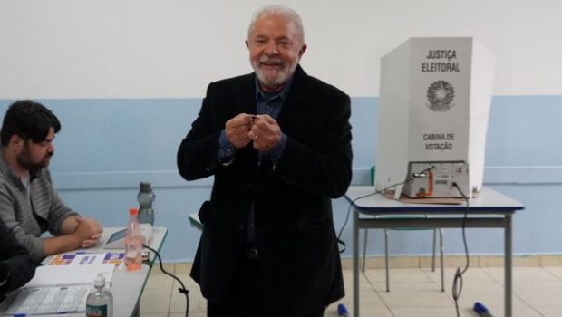 Βραζιλία: Νίκη του Λούλα ακόμα και από τον πρώτο γύρο έδειξαν τα exit polls