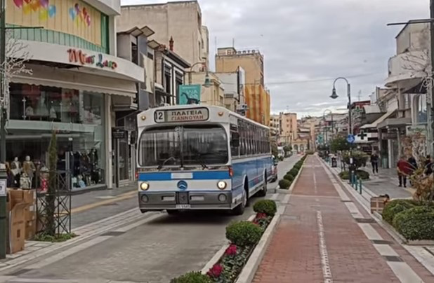 Λάρισα: Tο ιστορικό Mercedes-Benz F 580S και πάλι στους δρόμους της πόλης