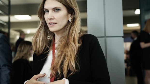 Εύα Καϊλή: Γιατί προτείνει αναβολή μέχρι την Τρίτη ο δικηγόρος της – Πώς βρέθηκαν τα χρήματα στο διαμέρισμά της