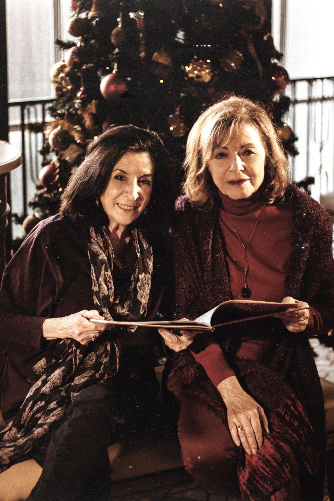 Η Νένα Μέντη και η Ρένη Πιττακή διαβάζουν χριστουγεννιάτικες ιστορίες στο Εθνικό Θέατρο