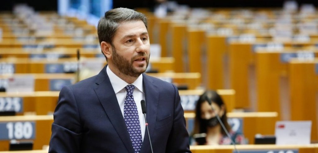 ΠΑΣΟΚ: Παραμένει άλυτος ο γρίφος των συνεργασιών